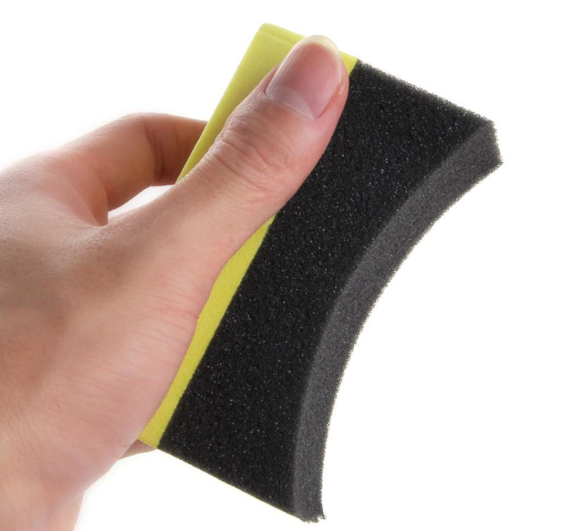 Aplikátor lesku na pneumatiky